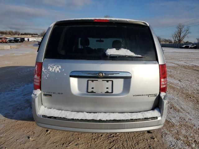 2010 Chrysler Town & Country LX