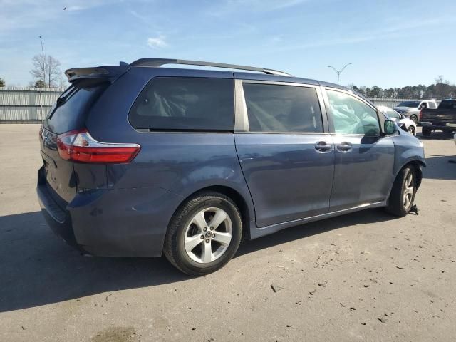 2018 Toyota Sienna LE