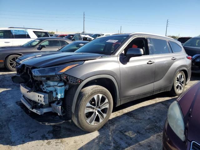 2022 Toyota Highlander Hybrid XLE