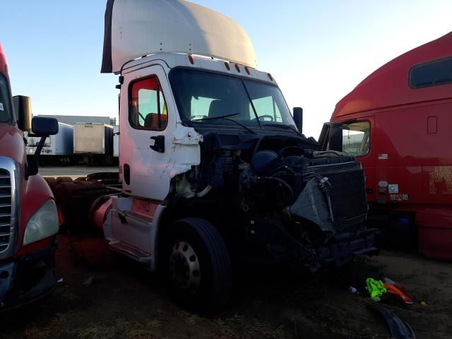 2015 Freightliner Cascadia 113