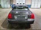 2005 Lincoln Town Car Signature Limited