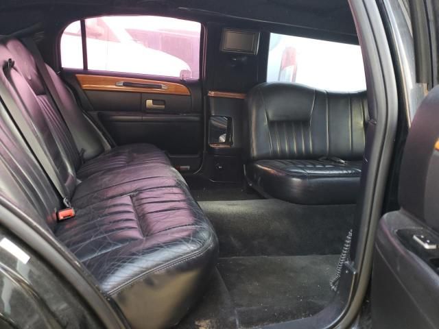 2005 Lincoln Town Car Executive