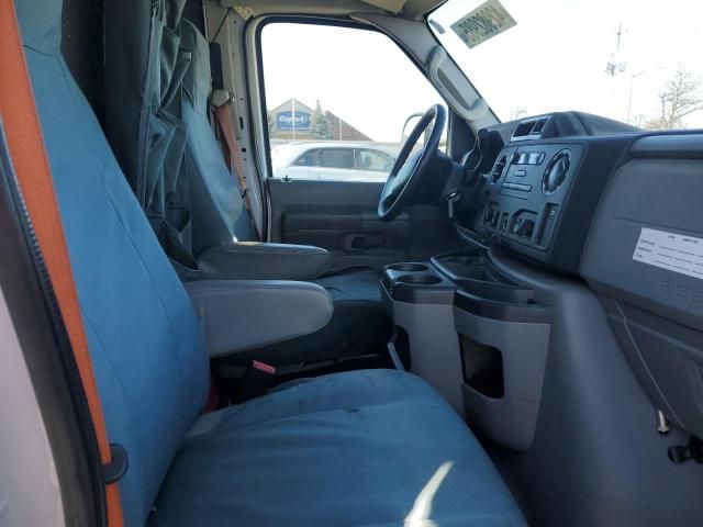 2017 Ford Econoline E450 Super Duty Cutaway Van