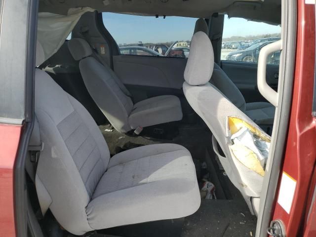 2018 Toyota Sienna LE