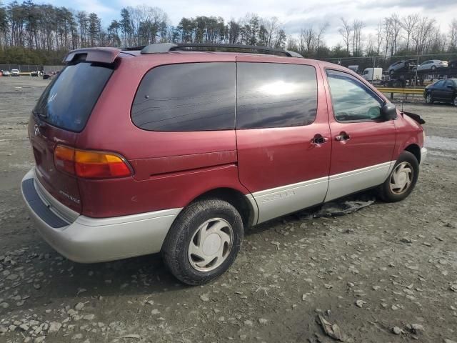 2000 Toyota Sienna LE