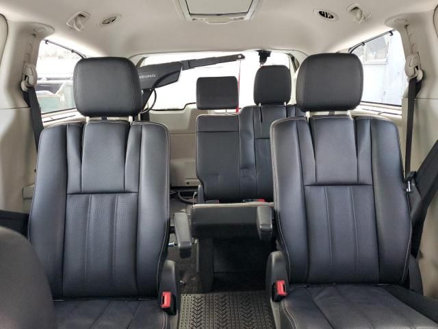 2014 Chrysler Town & Country Touring L