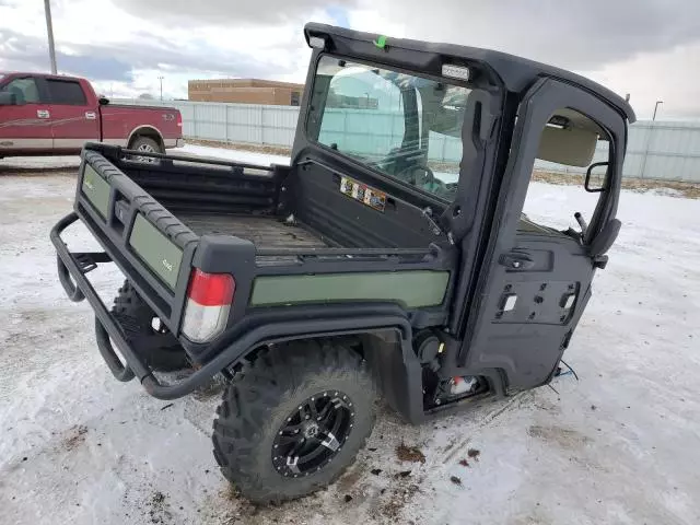 2023 John Deere XUV835R