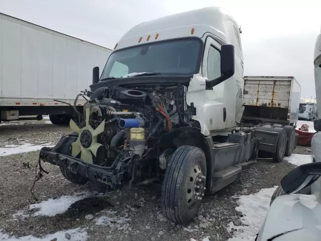 2020 Freightliner Cascadia 126