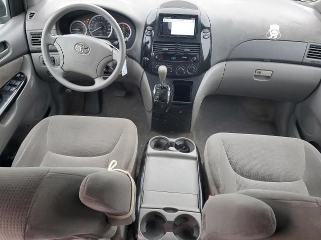 2005 Toyota Sienna LE