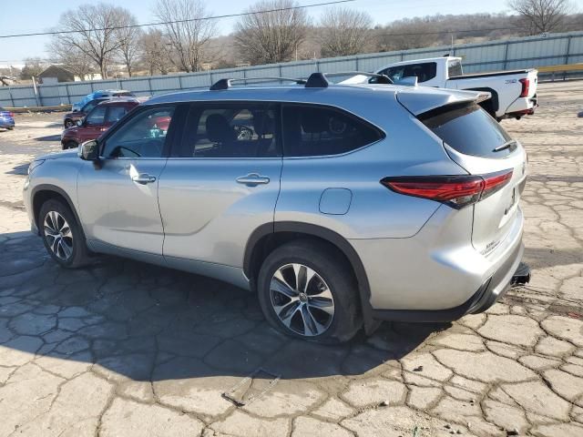 2022 Toyota Highlander Hybrid XLE