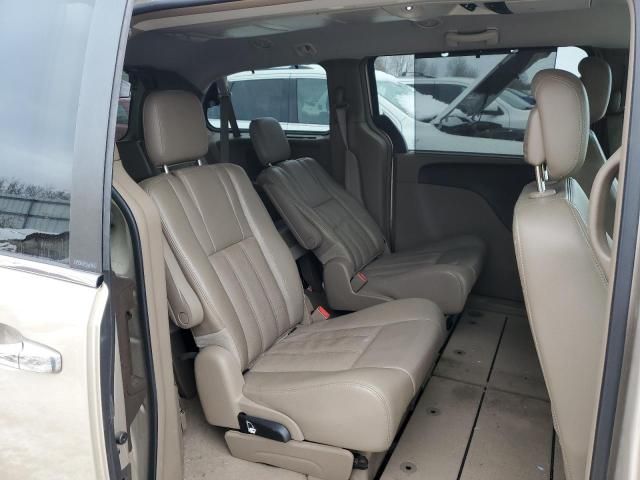 2013 Chrysler Town & Country Touring L