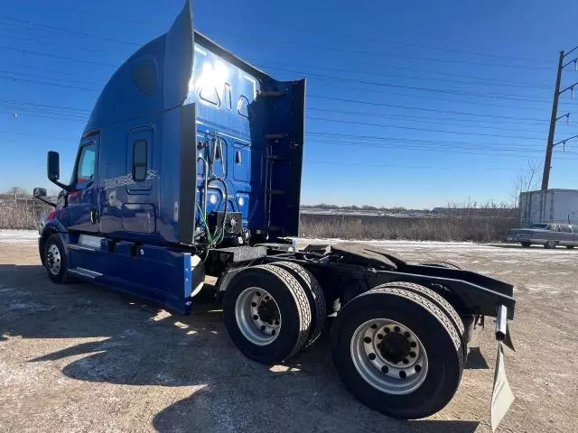 2020 Freightliner Cascadia 126