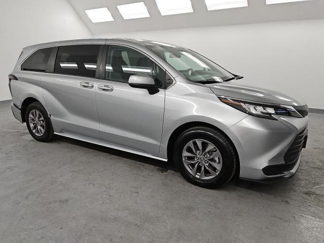 2023 Toyota Sienna LE