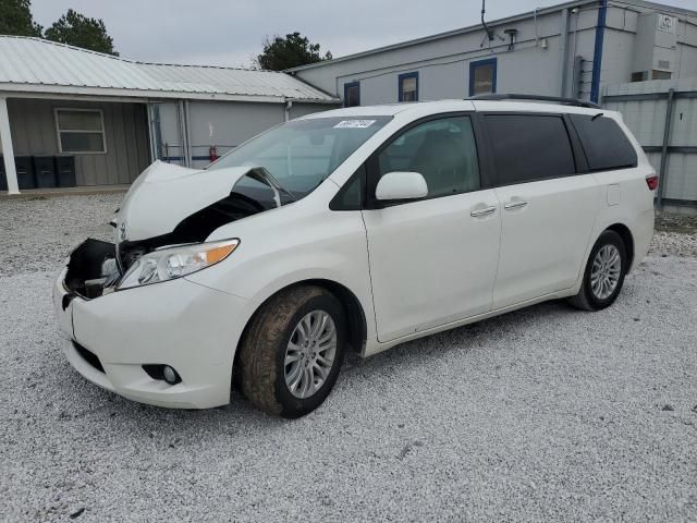 2017 Toyota Sienna XLE