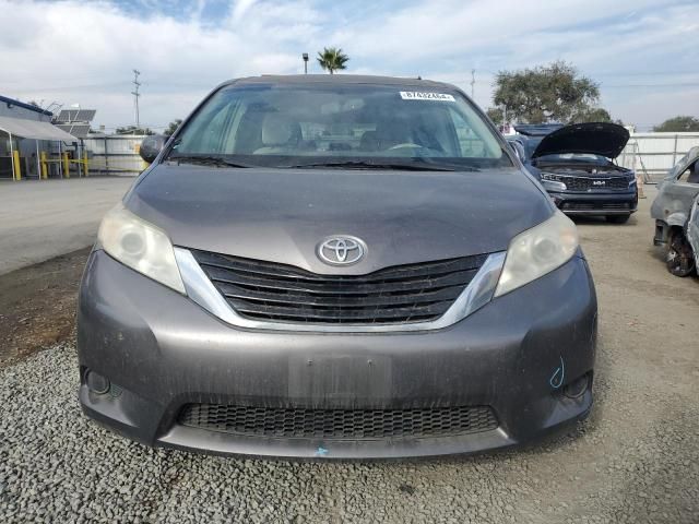 2014 Toyota Sienna LE