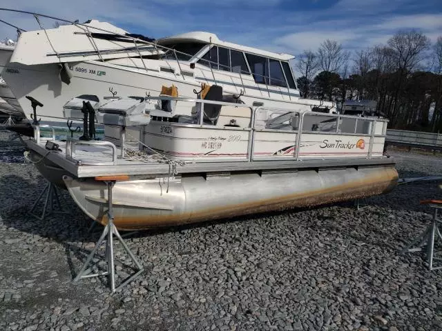 2009 Suntracker Boat