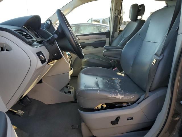 2012 Volkswagen Routan SE