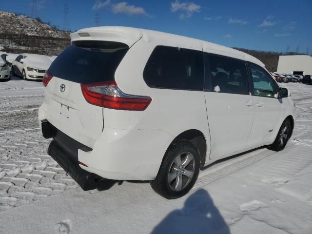 2016 Toyota Sienna LE