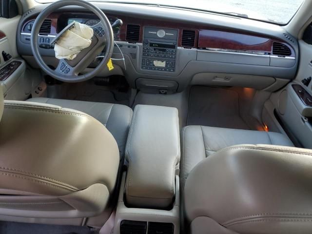 2004 Lincoln Town Car Executive