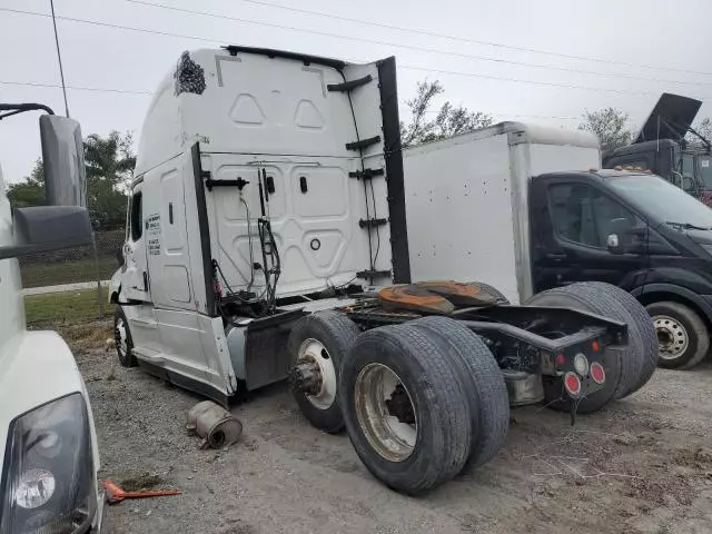 2020 Freightliner Cascadia 126