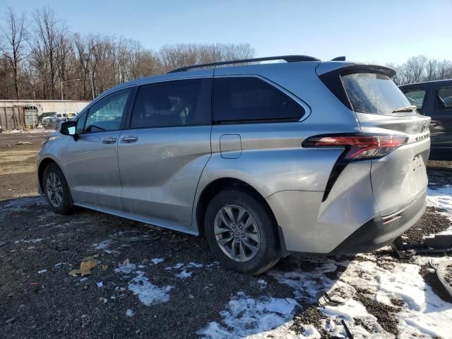 2022 Toyota Sienna LE