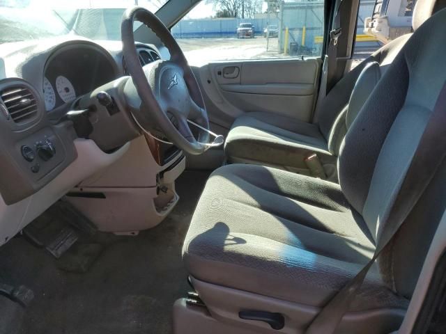 2005 Chrysler Town & Country LX