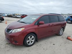 Carros salvage a la venta en subasta: 2013 Toyota Sienna LE