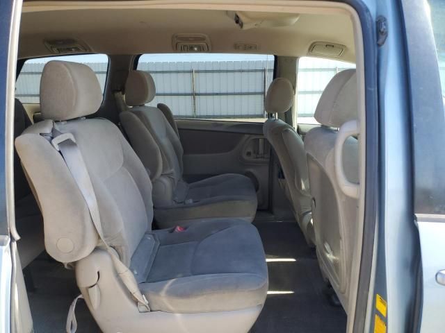 2005 Toyota Sienna CE