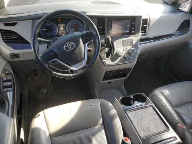 2018 Toyota Sienna XLE