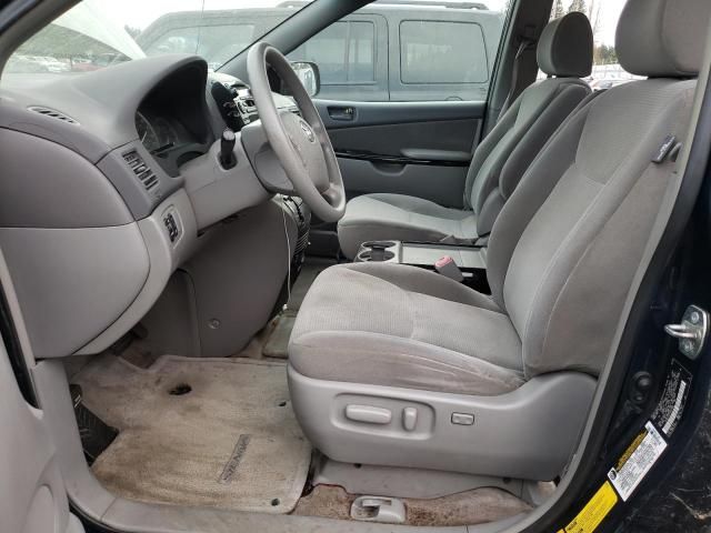 2005 Toyota Sienna LE