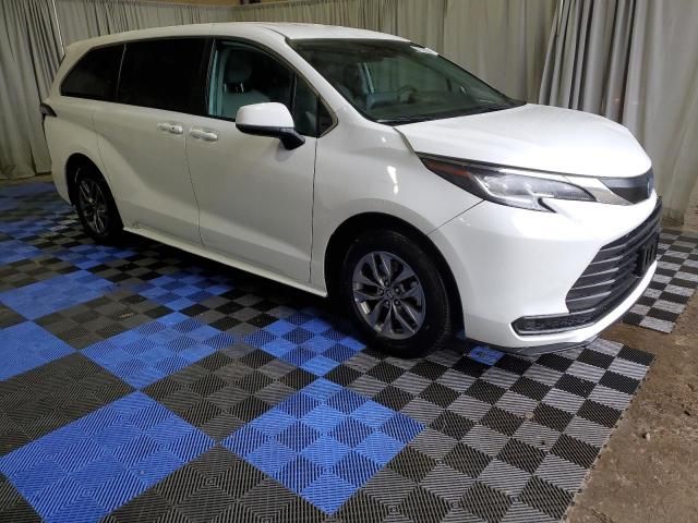 2023 Toyota Sienna LE