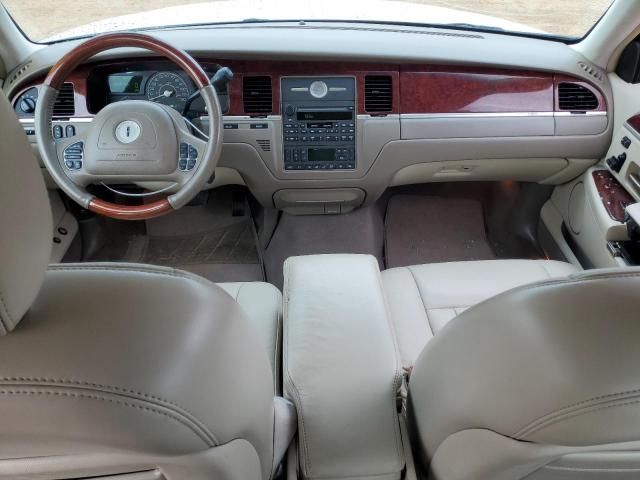 2003 Lincoln Town Car Signature