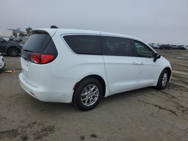 2024 Chrysler Voyager LX