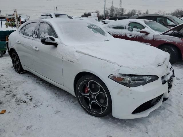 2022 Alfa Romeo Giulia Super