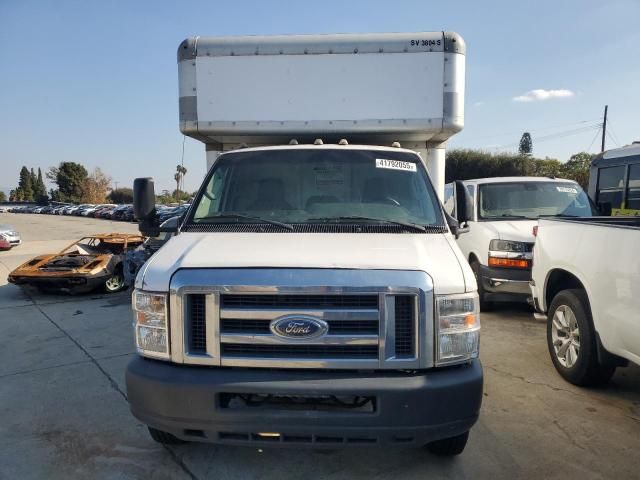 2013 Ford Econoline E450 Super Duty Cutaway Van