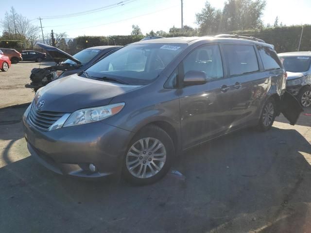 2013 Toyota Sienna XLE