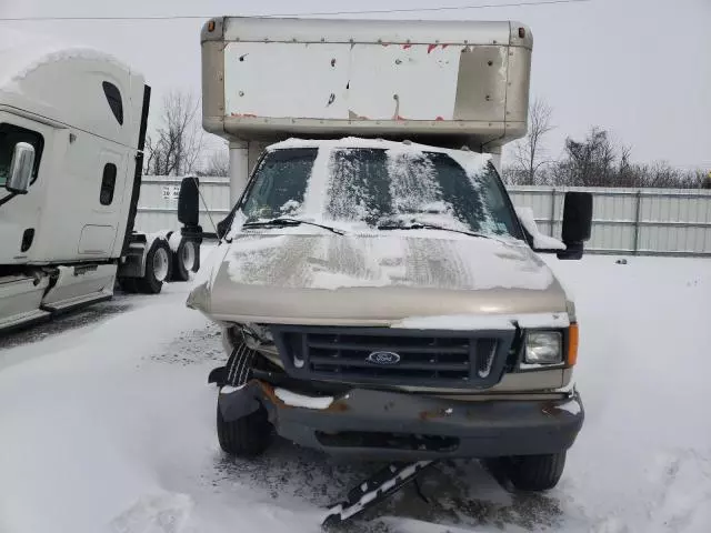 2007 Ford Econoline E450 Super Duty Cutaway Van