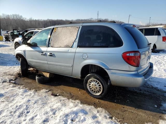 2004 Chrysler Town & Country LX