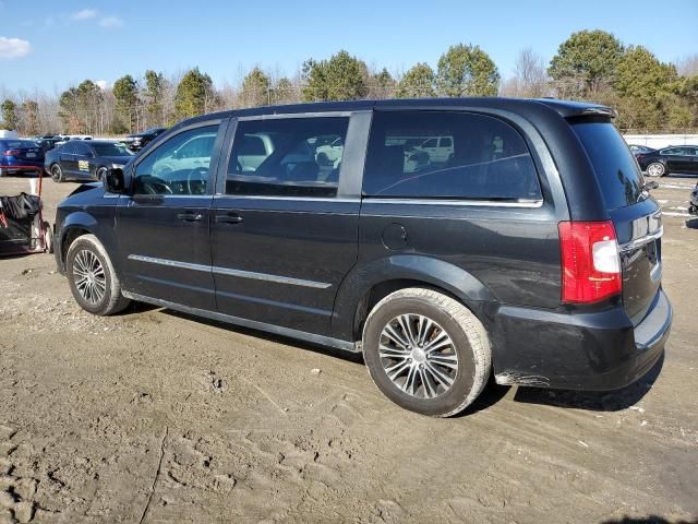 2014 Chrysler Town & Country S