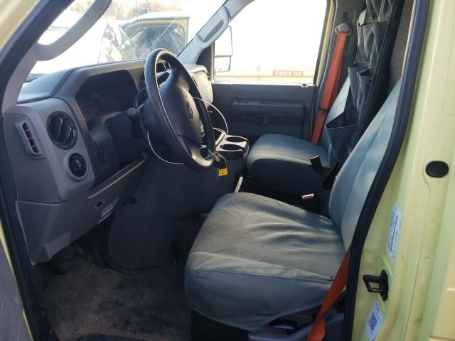 2019 Ford Econoline E450 Super Duty Cutaway Van