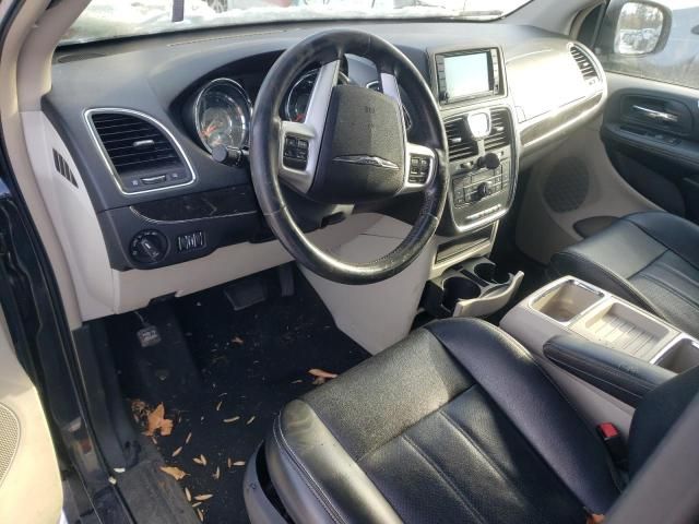 2014 Chrysler Town & Country Touring L