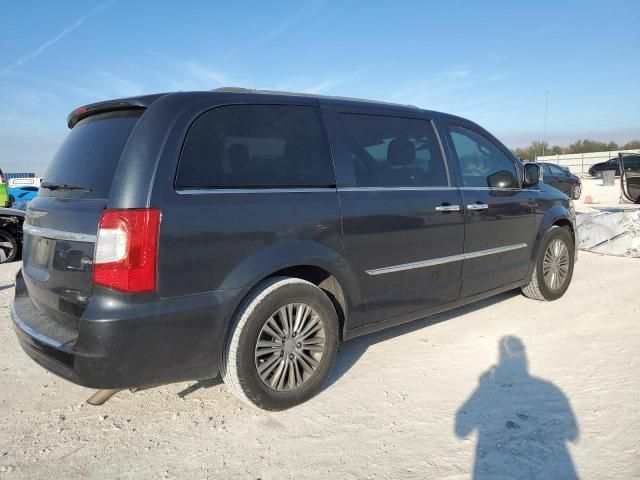 2014 Chrysler Town & Country Touring L