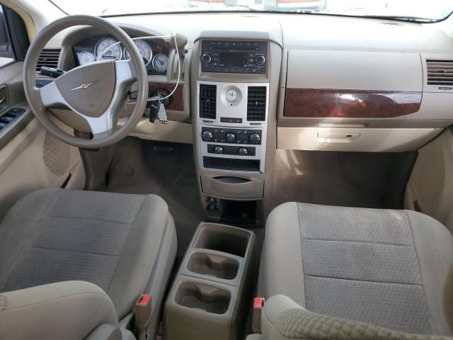 2010 Chrysler Town & Country LX