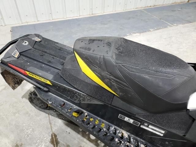 2016 Skidoo Snowmobile