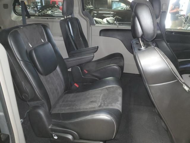 2014 Chrysler Town & Country Touring L