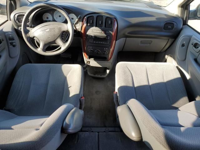 2005 Chrysler Town & Country LX