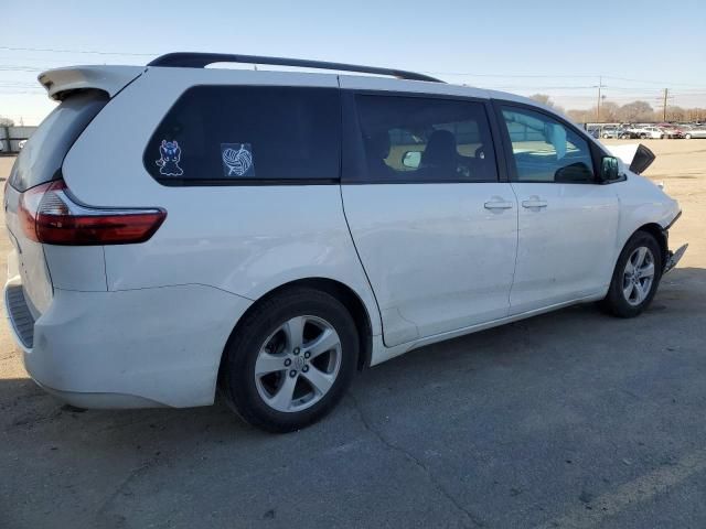 2017 Toyota Sienna LE