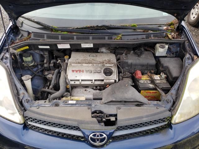 2005 Toyota Sienna LE