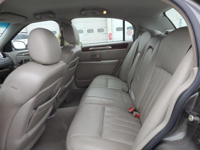 2004 Lincoln Town Car Executive