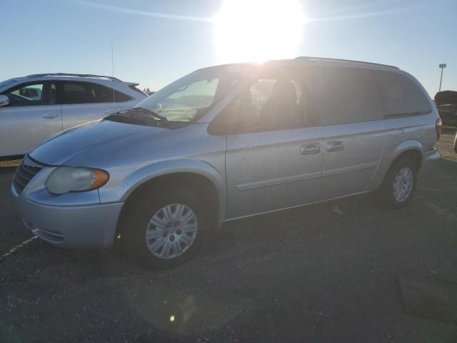 2006 Chrysler Town & Country LX